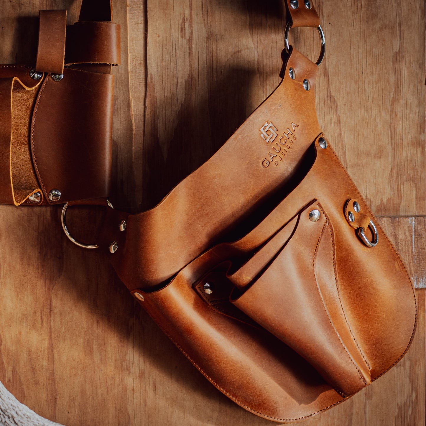 Garden tool belt in full-grain crazy horse leather